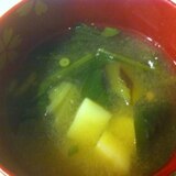 小松菜とジャガイモのお味噌汁